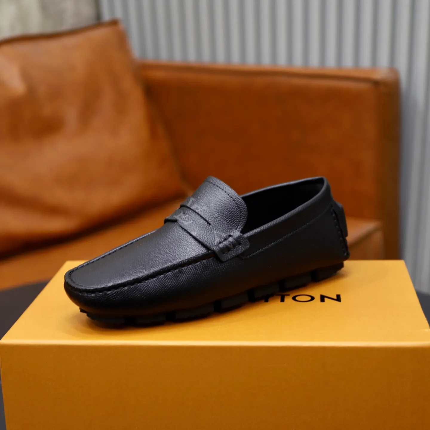 Ex-factory price: 460💰【LV】Louis Vuitton ⚠️High-end men’s driving and pedal series ⚠️38-44 (customized for 45) ⚠️All original cowhide leather! Thick and soft! Made entirely of calfskin lining! Rubber sheet anti-slip beanie sole! Three-dimensional package technology! Fashionable and classic! Handicrafts! Original high quality! Feel free to compare!